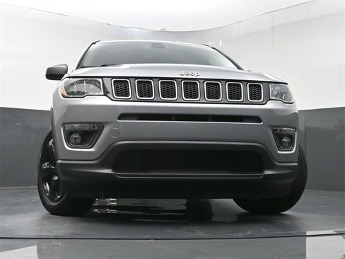 Used 2019 Jeep Compass Latitude w/ Popular Equipment Group image 25