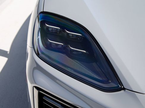 New 2026 Porsche Cayenne Turbo AWD/4WD image 13