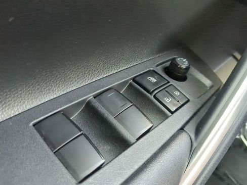 Used 2023 Toyota Corolla Cross SE image 28