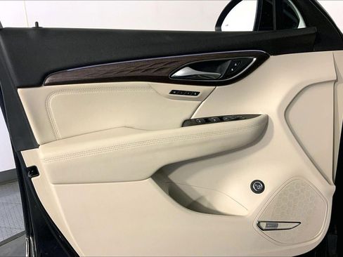 Used 2023 Buick Envision Avenir image 24