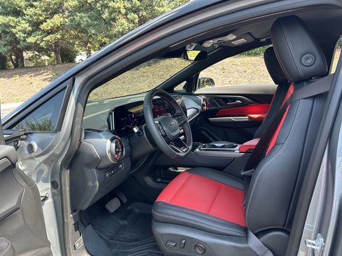 Used 2025 Chevrolet Equinox EV RS image 33