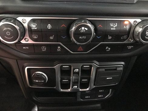Used 2020 Jeep Gladiator Overland AWD/4WD image 28