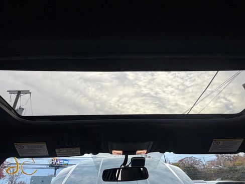 Used 2016 Lincoln Navigator Select image 17