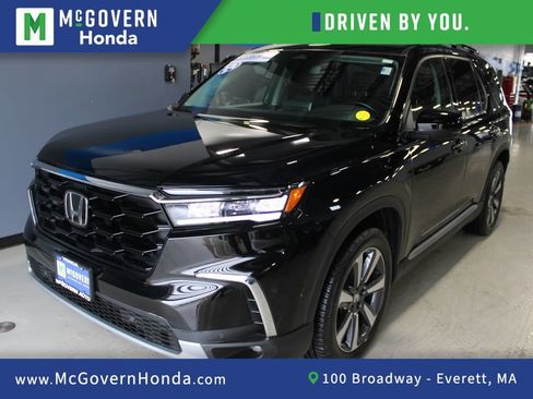 Used 2024 Honda Pilot Touring image 1