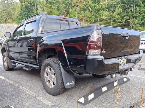 Used 2015 Toyota Tacoma 4x4 Double Cab w/ TRD Sport Package image 3