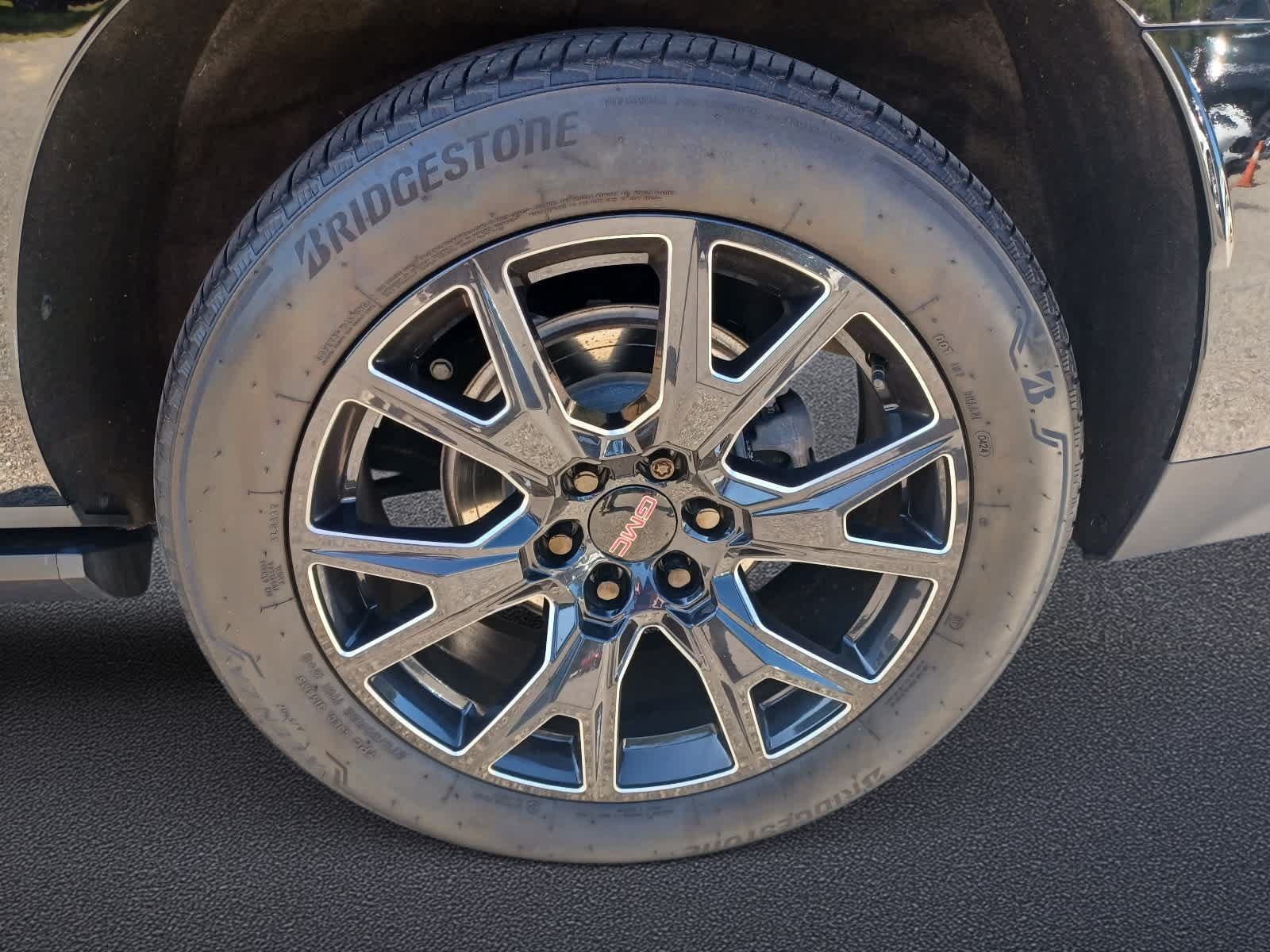 Certified 2024 GMC Yukon XL Denali Ultimate w/ LPO, Floor Liner Package AWD/4WD image 30