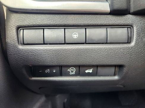 Used 2025 Nissan Rogue SV image 20