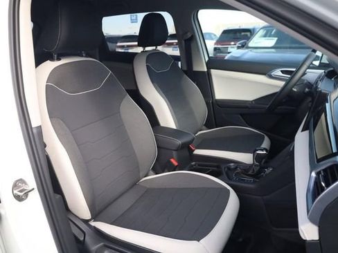 New 2026 Volkswagen Taos SE image 19