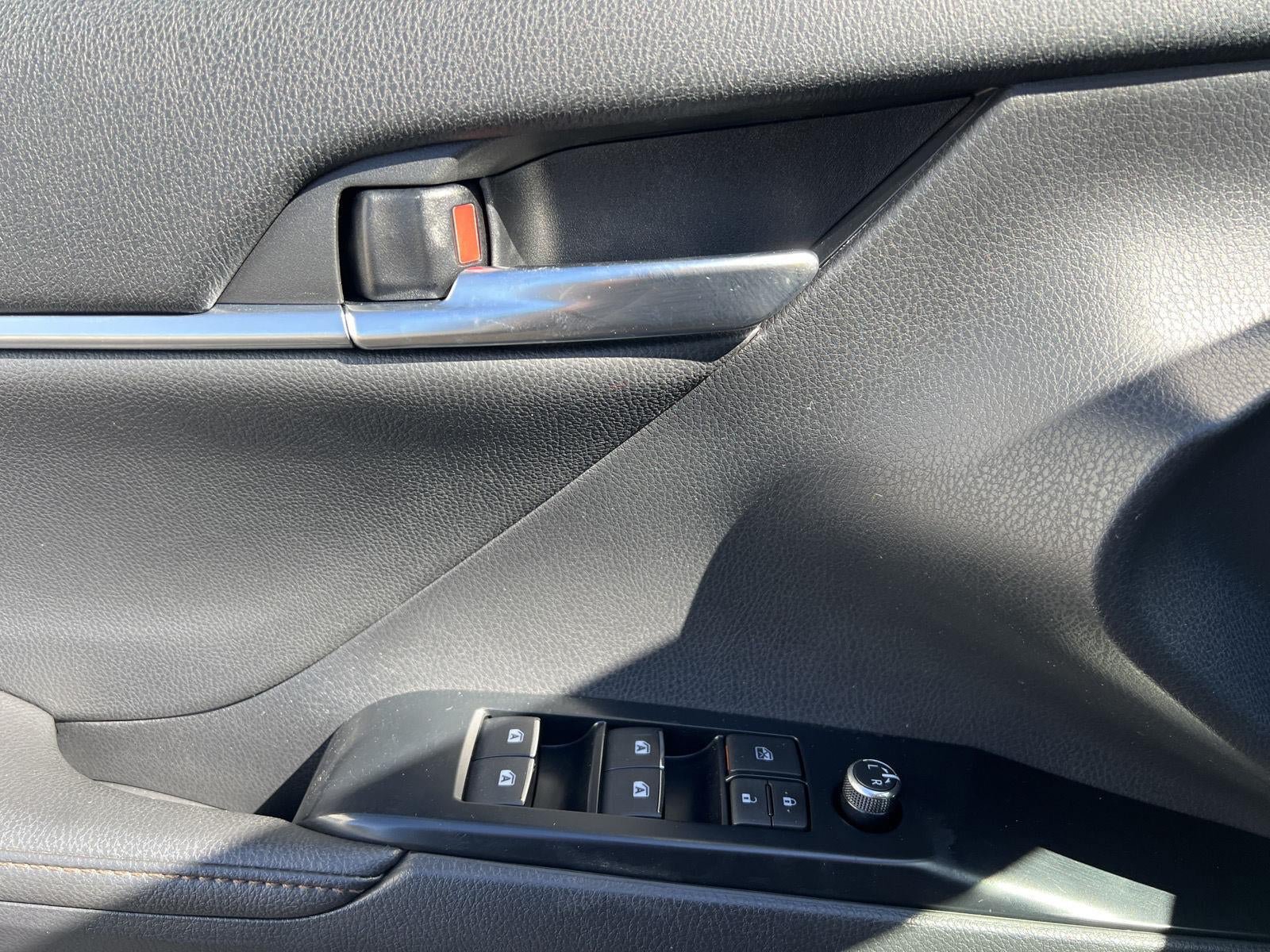 Used 2019 Toyota Camry XLE FWD image 16