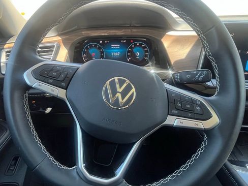 Certified 2025 Volkswagen Atlas SE image 6