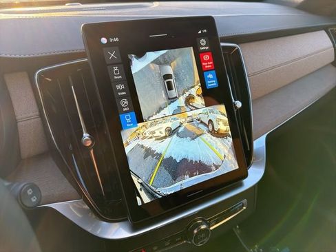 New 2026 Volvo XC90 B6 Plus w/ Protection Package Premier image 18