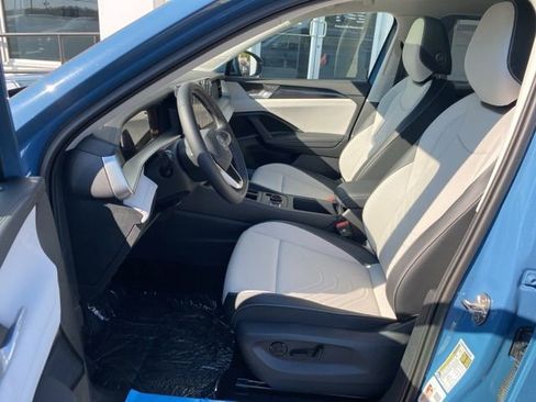 New 2025 Volkswagen Tiguan SE w/ Panoramic Sunroof Package image 26