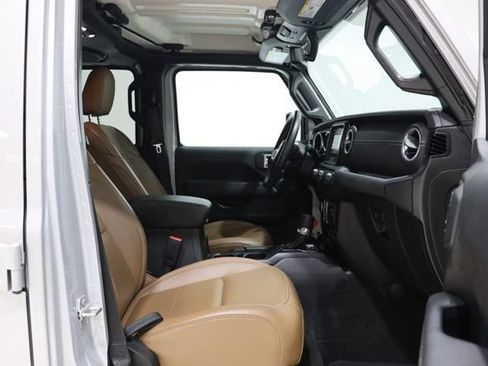 Used 2023 Jeep Wrangler Unlimited Sahara w/ Cold Weather Group AWD/4WD image 39