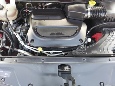 Used 2021 Chrysler Pacifica Limited w/ Uconnect Theater Family Group AWD/4WD image 32