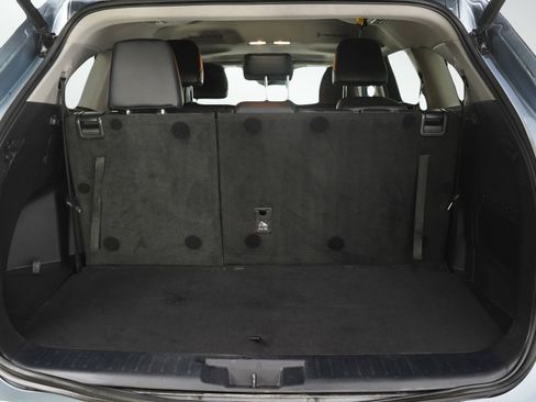 Used 2021 Toyota Highlander XLE AWD/4WD image 9