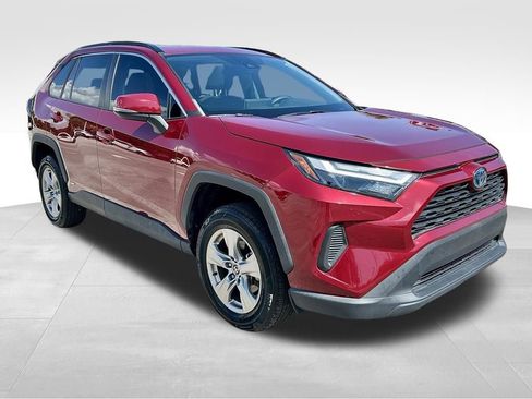 Used 2022 Toyota RAV4 XLE w/ Convenience Package AWD/4WD image 3
