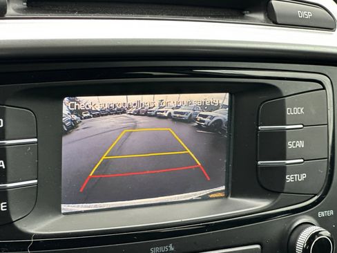 Used 2017 Kia Sorento LX image 19