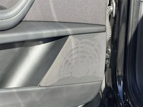 Used 2022 Tesla Model X image 21