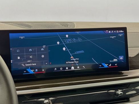 Used 2024 BMW X5 xDrive50e w/ Premium Package image 13