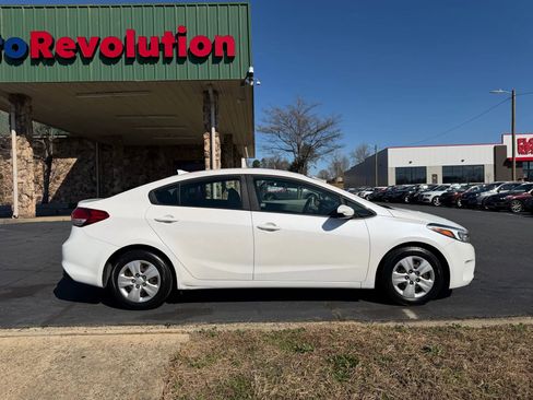 Used 2017 Kia Forte LX w/ LX Popular Package image 8