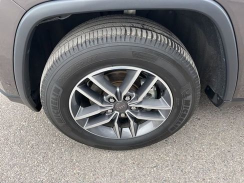 Used 2019 Jeep Grand Cherokee Limited image 18