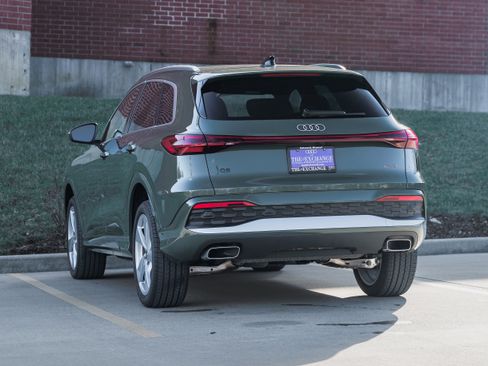 Used 2025 Audi Q5 Premium Plus w/ Premium Plus image 5