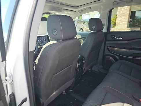 Used 2023 GMC Acadia SLE image 7