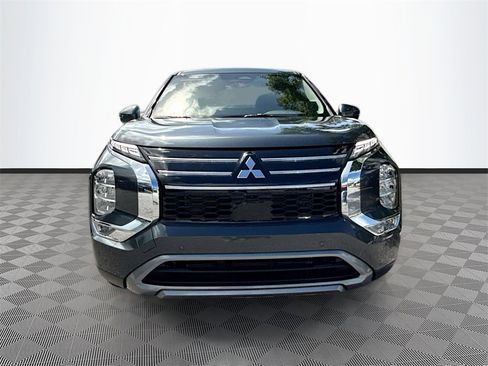 New 2025 Mitsubishi Outlander SE image 2