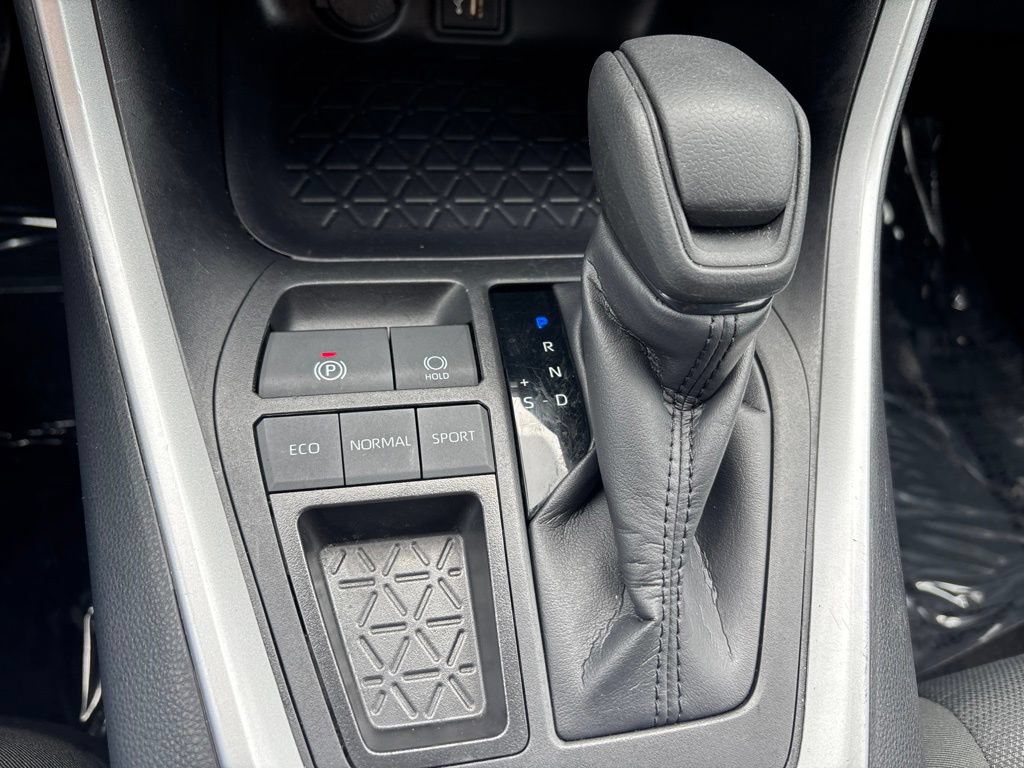 Used 2025 Toyota RAV4 XLE FWD image 20