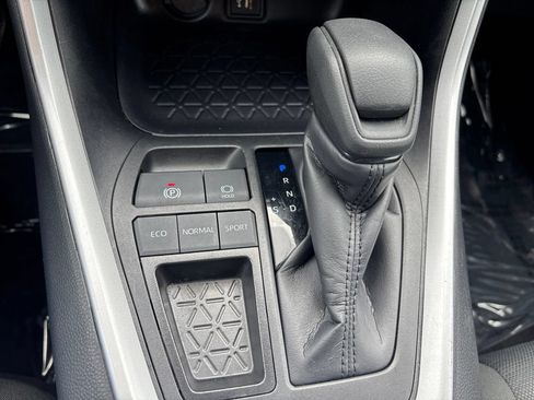 Used 2025 Toyota RAV4 XLE FWD image 20