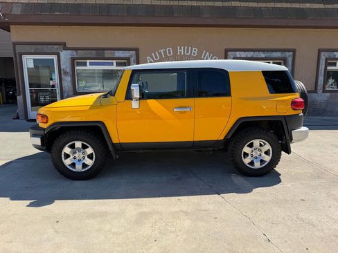 Used 2007 Toyota FJ Cruiser Base 4dr SUV (4L V6 5A) image 6