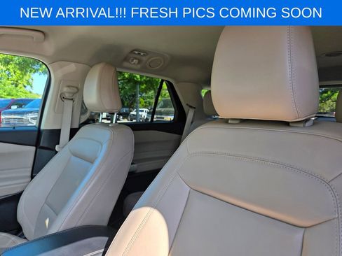 Used 2021 Ford Explorer XLT w/ Equipment Group 202A RWD image 10