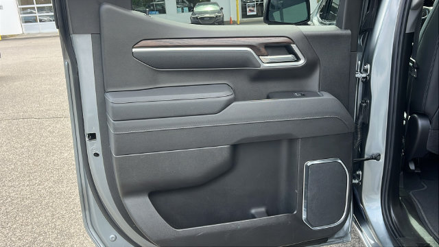 Used 2026 GMC Sierra 1500 SLT AWD/4WD image 18