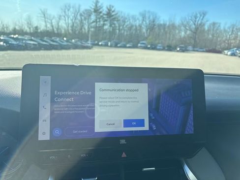 Used 2024 Toyota Venza XLE image 31