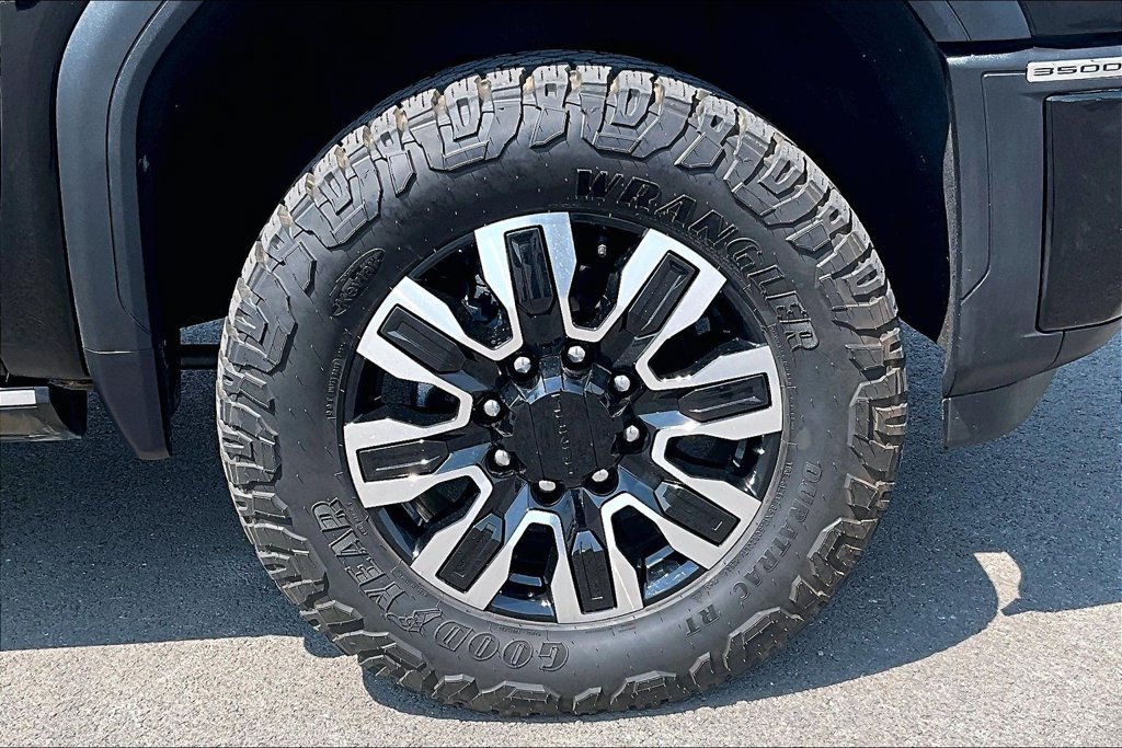 Used 2025 GMC Sierra 3500 Denali Ultimate AWD/4WD image 9