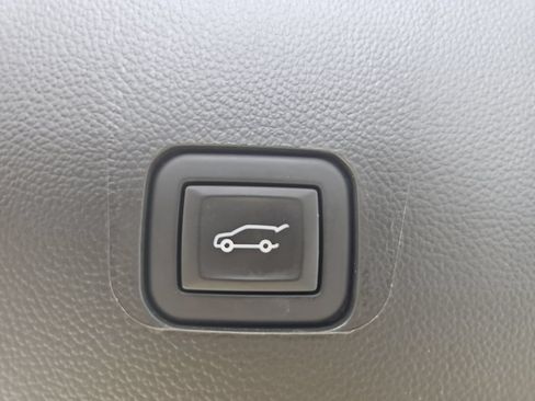 Certified 2023 Chevrolet Traverse LT FWD image 18