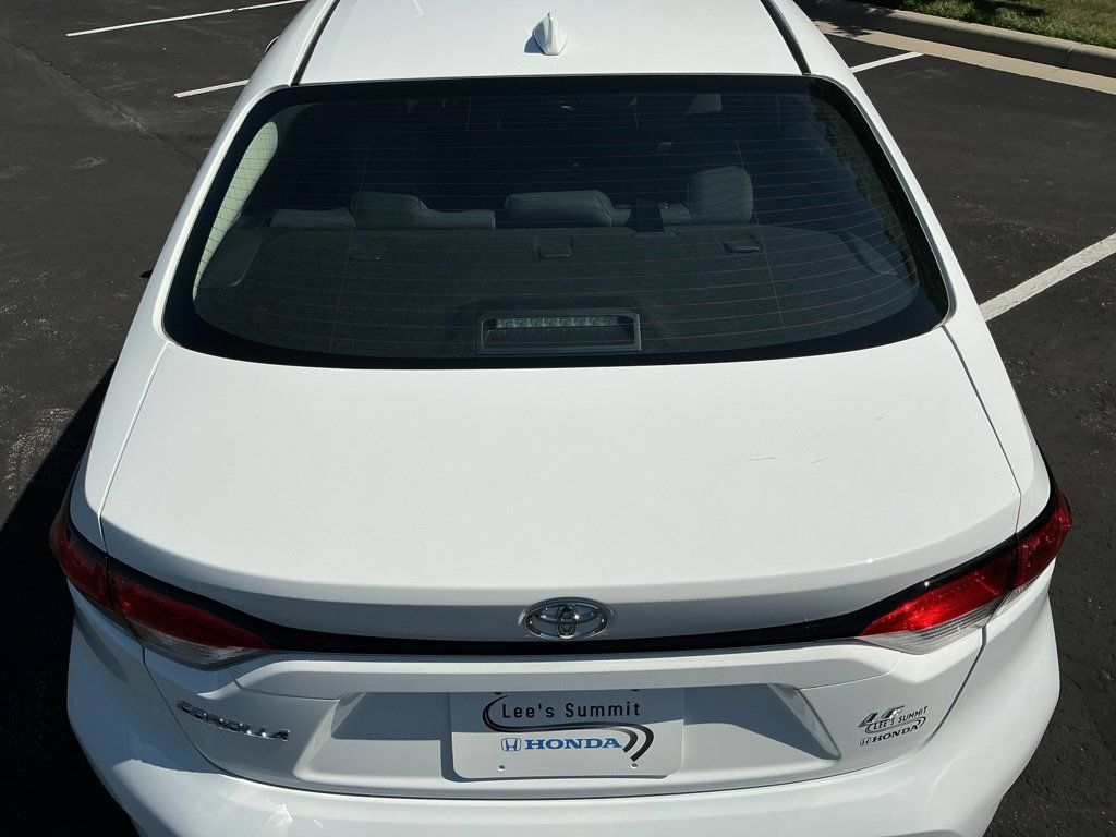 Used 2025 Toyota Corolla LE FWD image 9