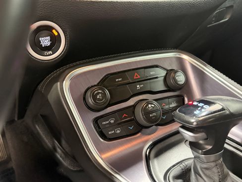 Used 2016 Dodge Challenger SXT RWD image 30