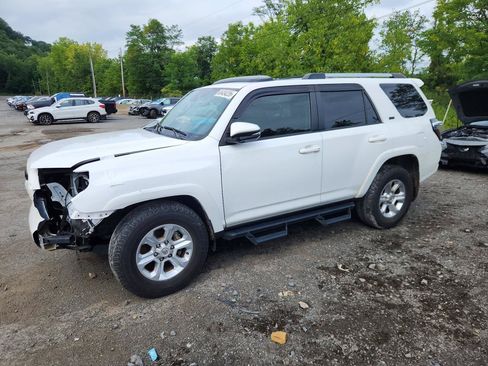 Used 2024 Toyota 4Runner SR5 Premium w/ Moonroof Package RWD image 3