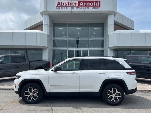 Certified 2023 Jeep Grand Cherokee Limited AWD/4WD image 3