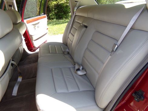 Used 1996 Cadillac De Ville Sedan FWD image 35