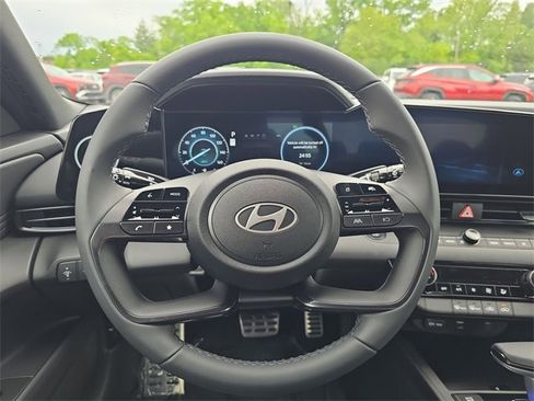 New 2025 Hyundai Elantra SEL image 14