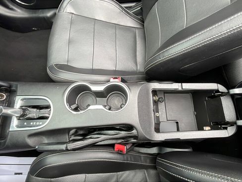 Used 2020 Ford Mustang Premium image 13