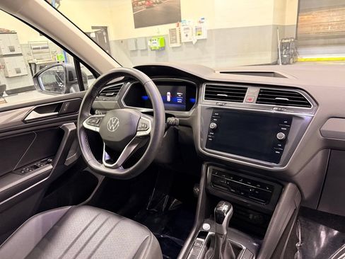 Used 2023 Volkswagen Tiguan SE w/ Panoramic Sunroof Package AWD/4WD image 31