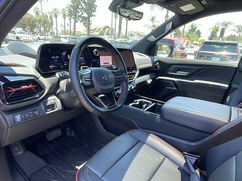 Used 2025 Chevrolet Silverado EV RST AWD/4WD image 10
