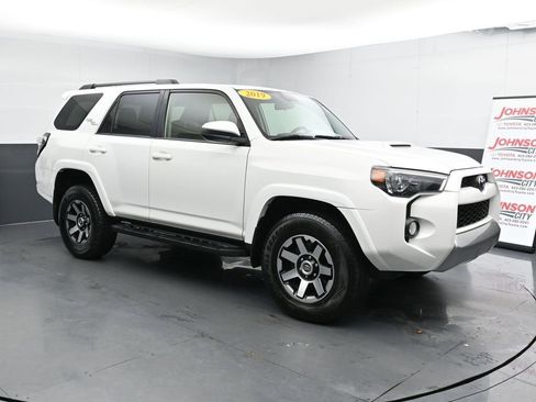 Used 2019 Toyota 4Runner TRD Off-Road image 2