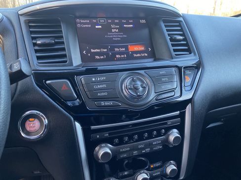 Used 2018 Nissan Pathfinder S image 32