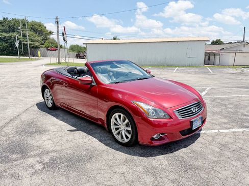 Used 2014 INFINITI Q60 Convertible w/ Premium Package RWD image 2