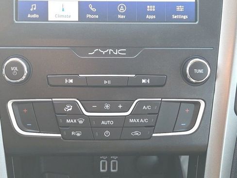 Used 2020 Ford Fusion SE image 37