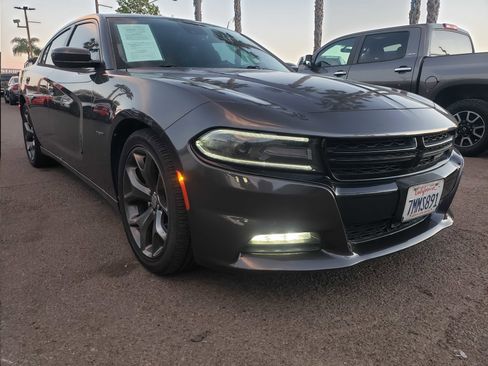 Used 2015 Dodge Charger R/T w/ Plus Group image 2